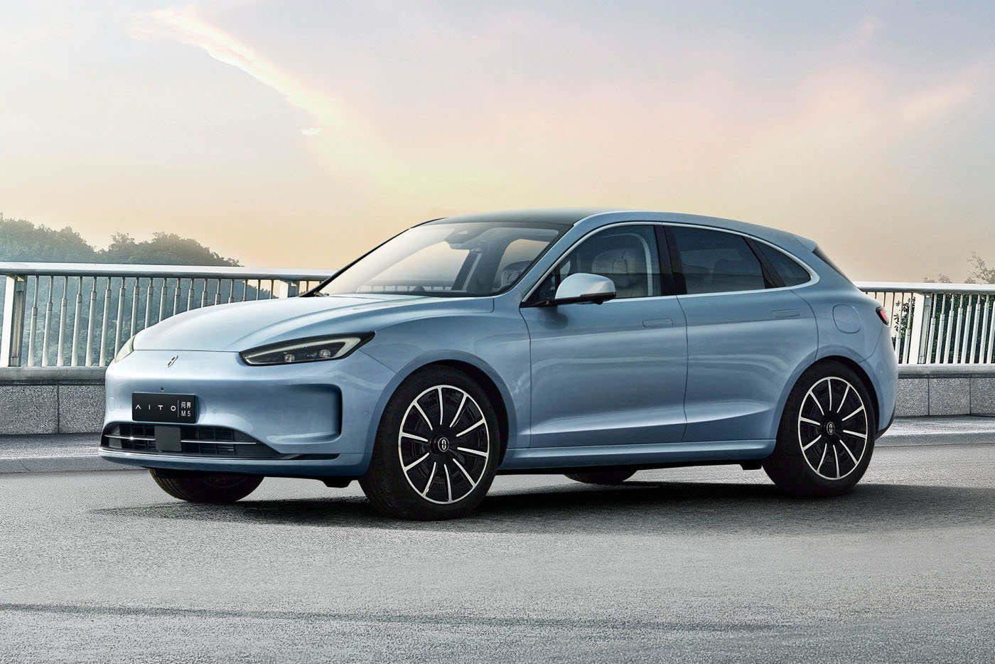 AITO问界系列首次单月交付过万 问界M5 EV即将上市