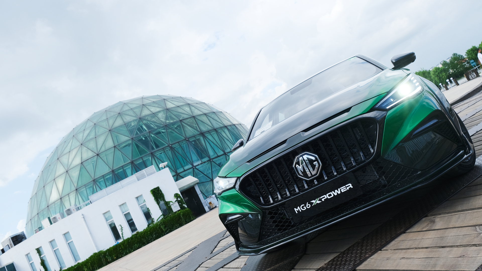 年轻人的第一台官改车：试驾MG6 XPOWER