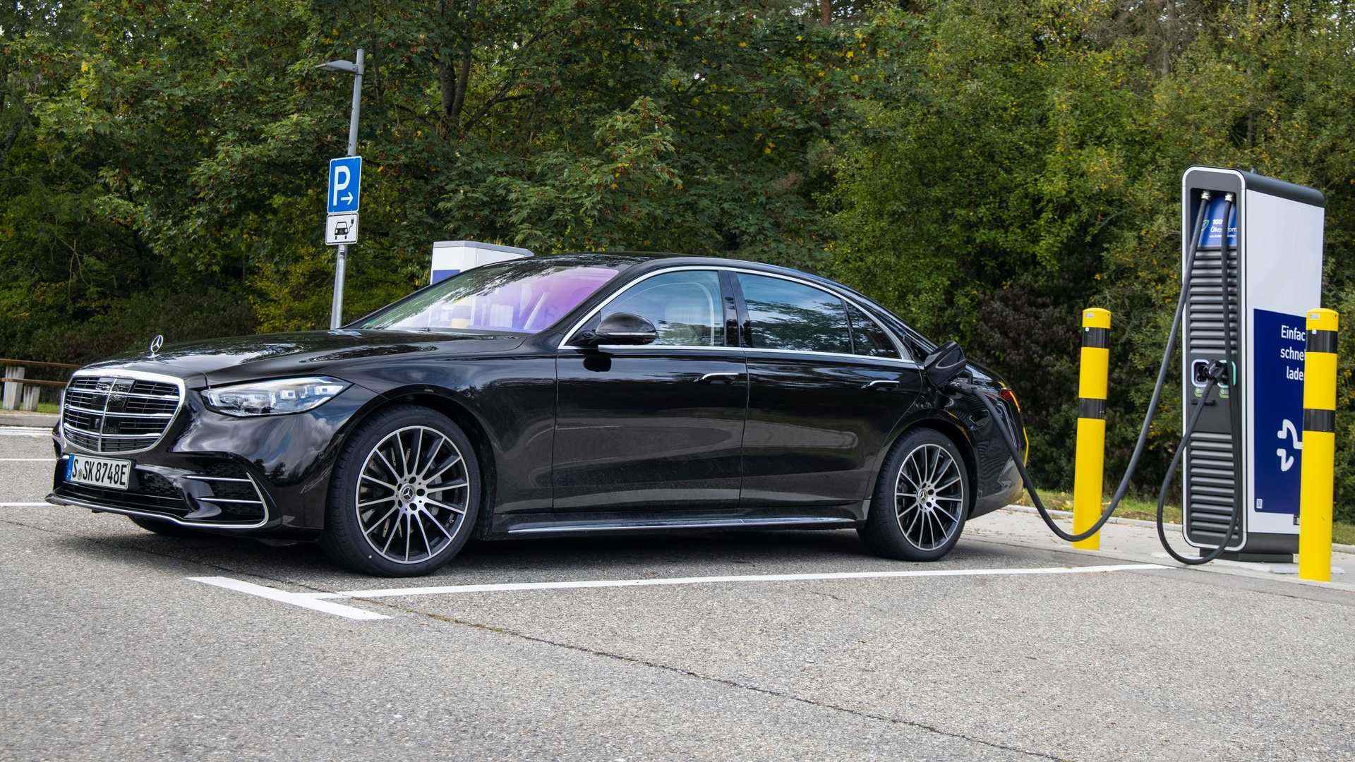 2021-11mercedes-benz-s-580-e-in-european-specification-1.jpeg
