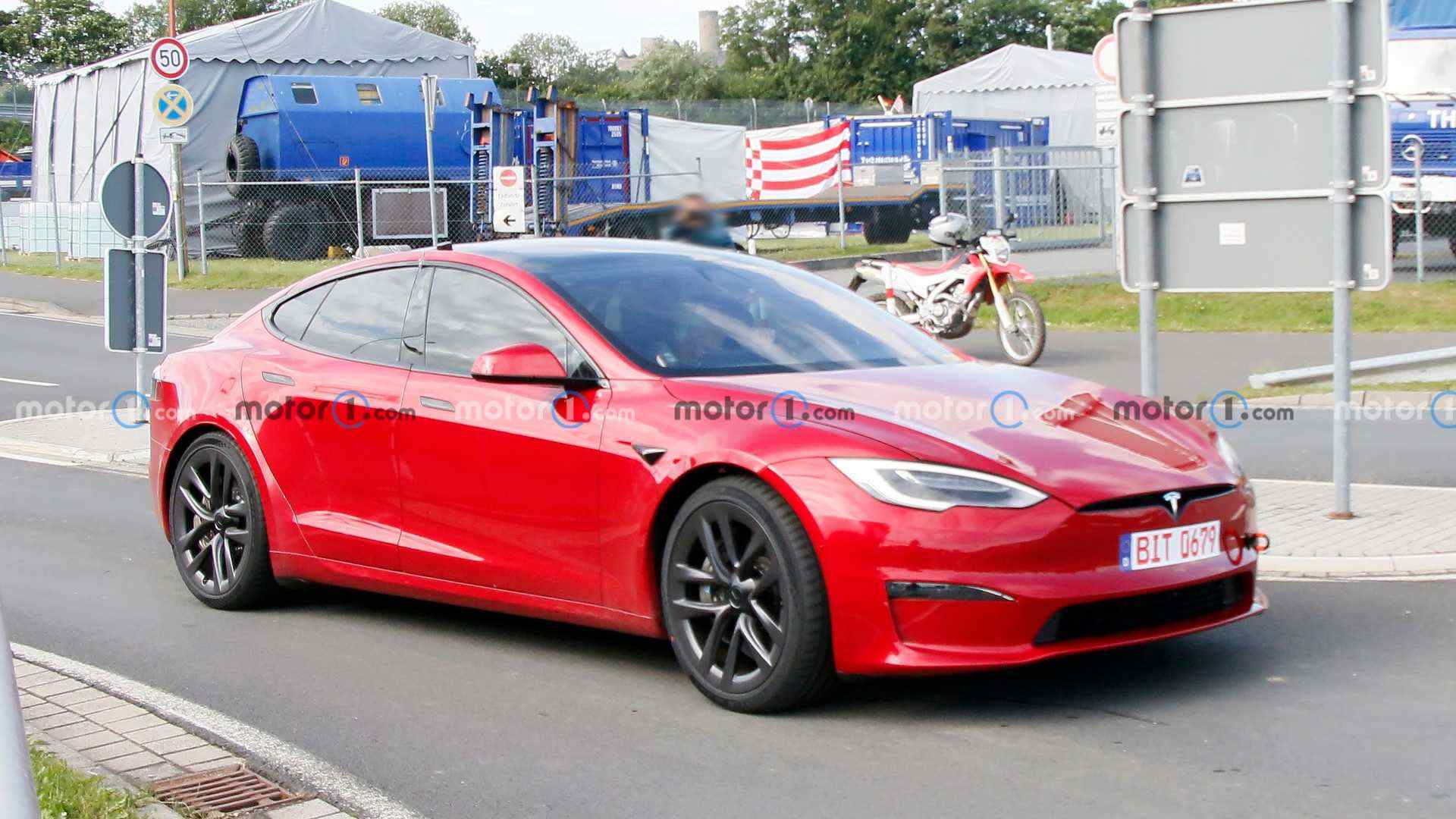 http://i2.dd-img.com/erp/949e16b2460b89abb95f4279cd243992.jpg tesla-model-s-plaid-spied-at-the-nurburgring (1).jpg