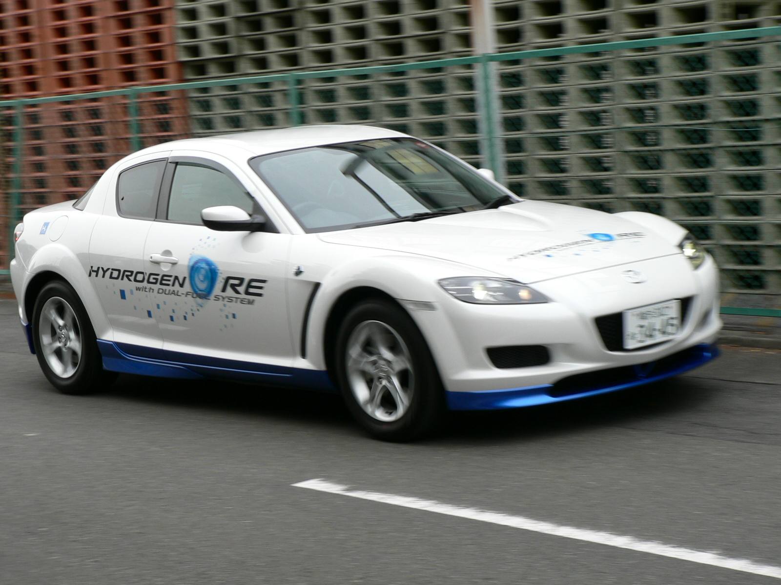 MAZDA_RX-8_Hydrogen_RE_00.jpeg
