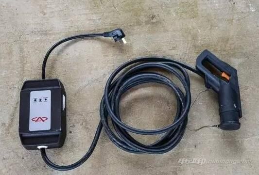 上海一租客将电动车推回家充电引发火灾被判补偿房主及街坊丢失2万元