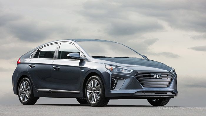 2017-hyundai-ioniq-hybrid-1