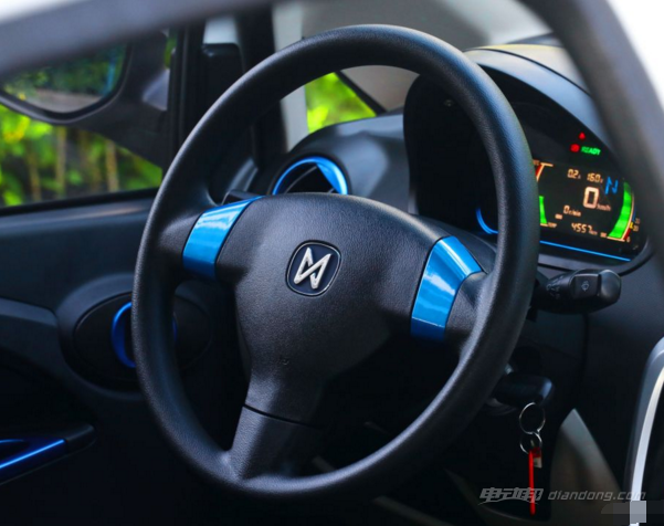 e200l 江铃电动汽车e200车型及图片   侧面的外后视镜集成了转向灯
