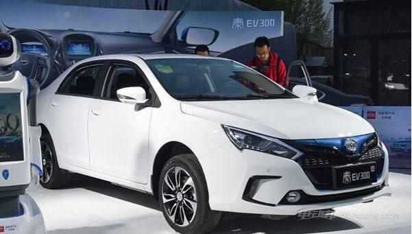 比亚迪秦ev300电动汽车怎么样?价格及图片
