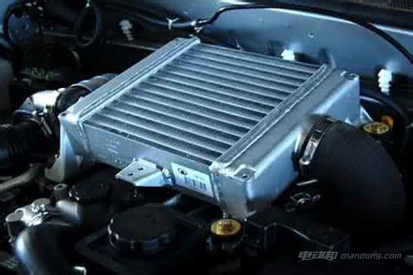 发动机的散热器有什么作用?发动机散热器作用