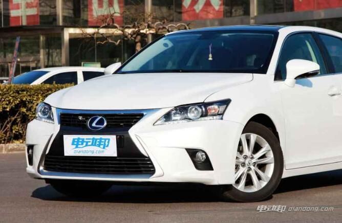 lexus雷克萨斯旗下ct 200h车型前脸有所升级,定位时尚