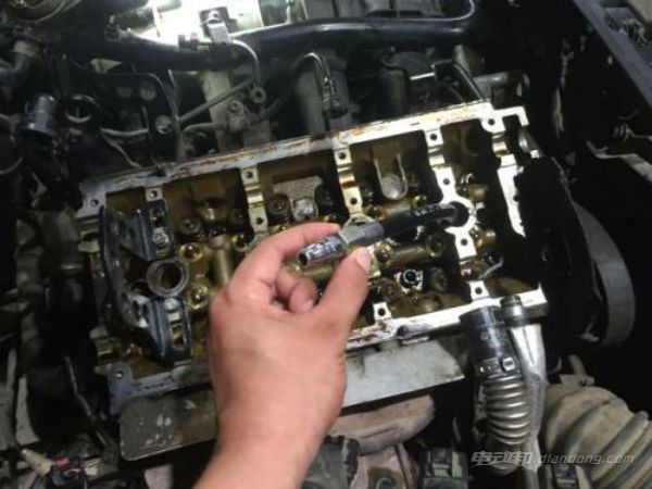 XKTY.COM星空体育-老捷达气门油封怎么换？