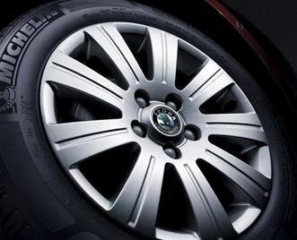 汽车胎压多少合适?为什么看上去是憋的