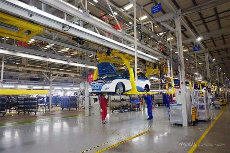 销量冠如何造车 探访比亚迪深圳工厂  1月9日,比亚迪第30万辆新能源