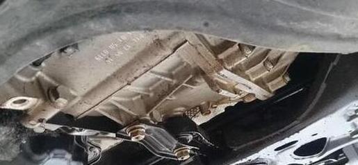 发动机漏油的危害,发动机渗油要不要紧