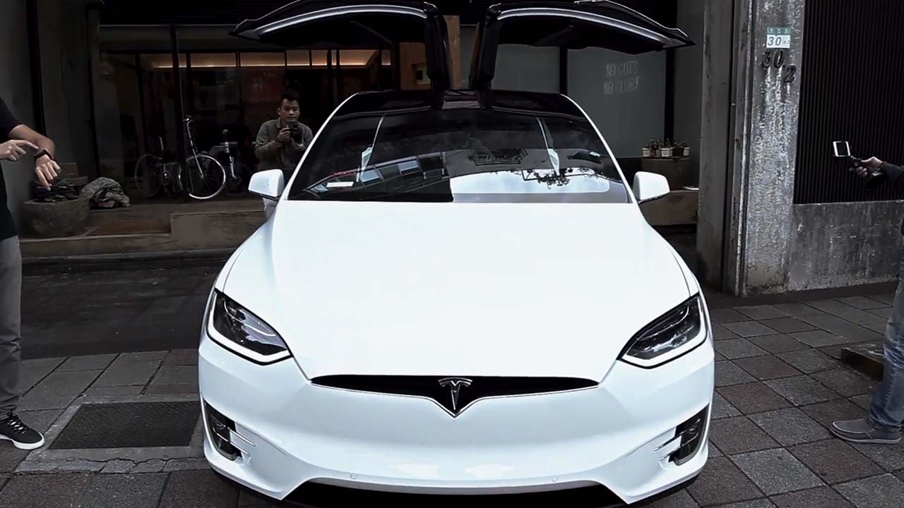 自动驾驶汽车:特斯拉model x