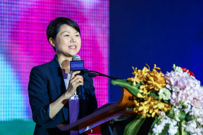 (万帮新能源投资集团,星星充电董事长邵丹薇发言)