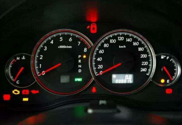 汽车油表上油耗怎么计算的?油耗最简单的