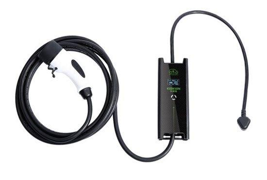 圆孔插头正负极：标准汽车充电插头