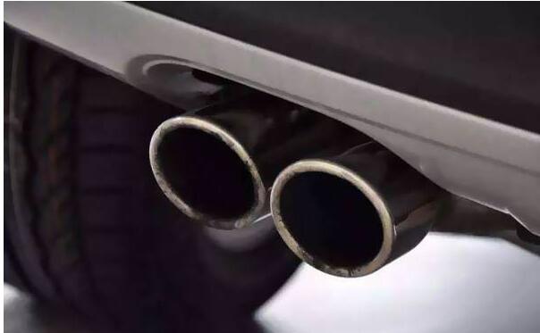 汽车排气管发黑是烧机油吗