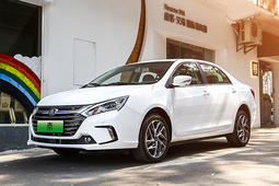 试驾比亚迪秦100 看看插电混动日常用车成本有多省