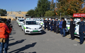 携手乌鲁木齐 吉利帝豪EV首批纯电出租车亮相