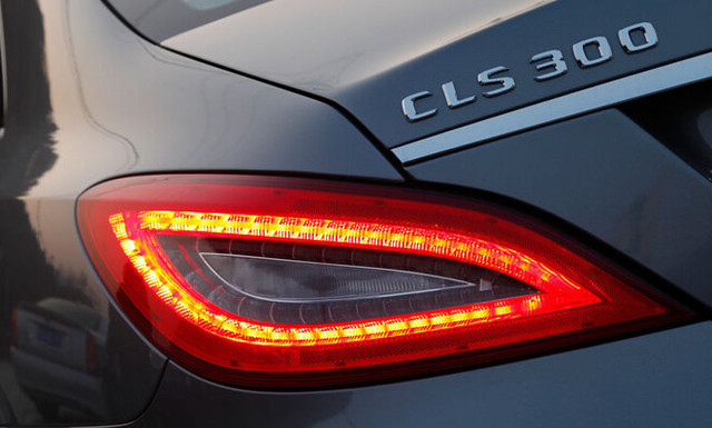 led贯穿式尾灯线条效果