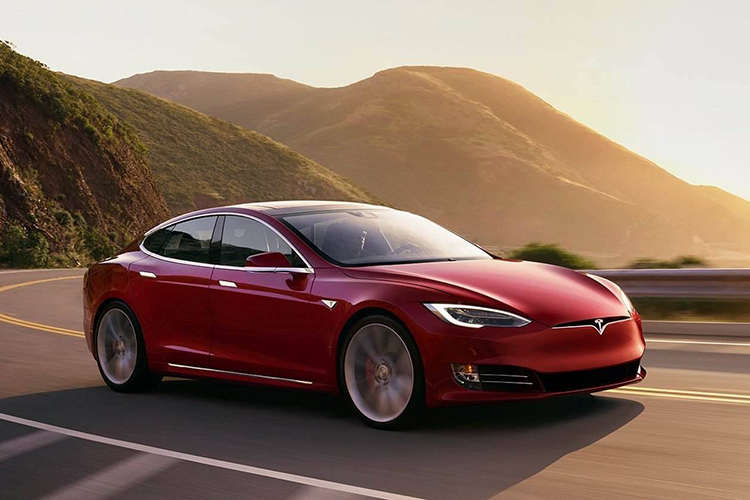 马斯克为特斯拉安装多款车载游戏 甚至还有 KTV