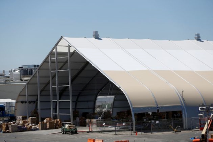2018年6月22日，在美国加利福尼亚州弗里蒙特的特斯拉工厂看到一个帐篷。