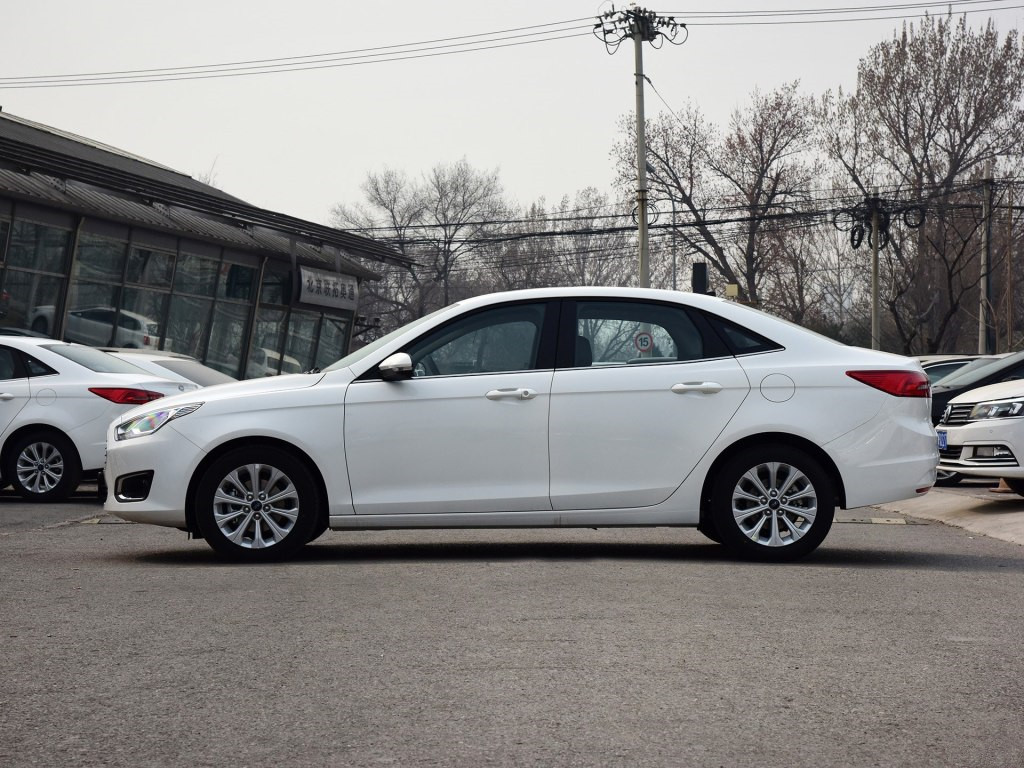 最省油的跑车排行榜_轿车油耗排行榜来了,雷凌仅排第5,最省油的居然是美系车(2)