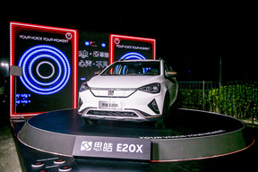 携手 EDC 音乐节，思皓E20X 亮相 2019超级电音派