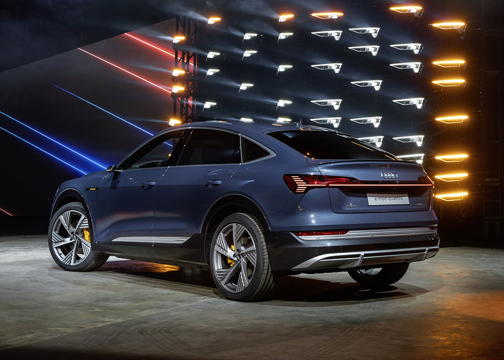 奥迪e-tron55,奥迪e-trongt 奥迪e-tron sportback 国内谍照曝光,换装实体后视镜,明年引入国内
