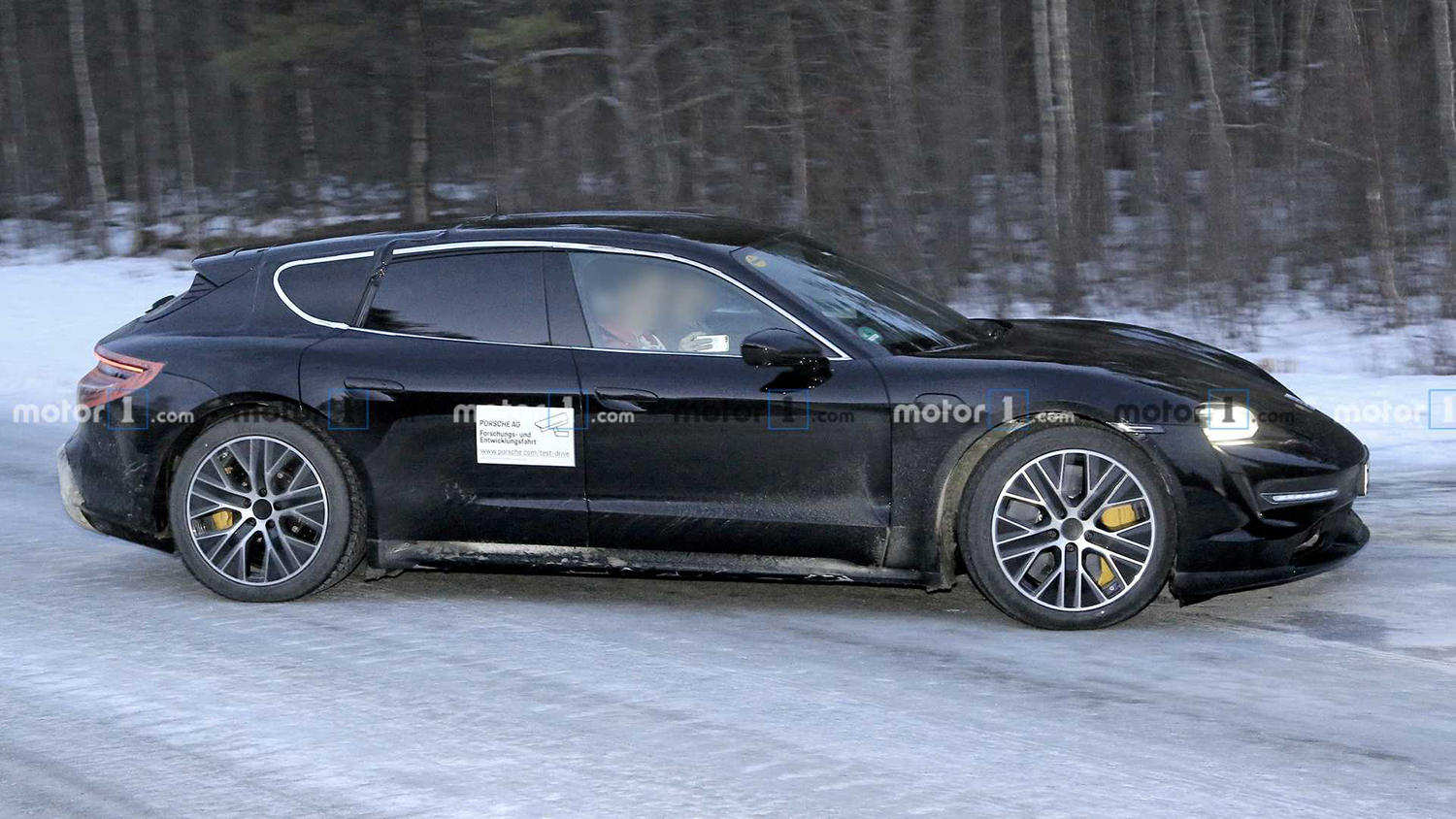 porsche-taycan-cross-turismo-spy-photo-(1)
