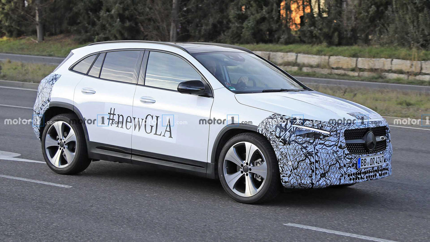 2021-mercedes-gla-spy-photo