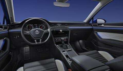 新能源b级车新迈腾闪亮登场！