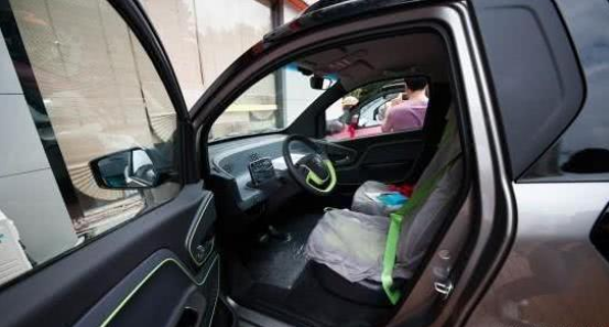 预算4万的纯电动车，尺寸虽小但颜值高