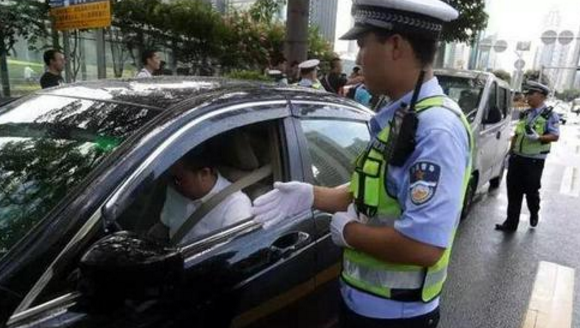 怎样躲避高速交警查车：高速出行留心事项