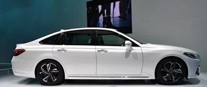 最牛中大型车车,283马力+7.1L油耗,皇冠魅力没法挡?