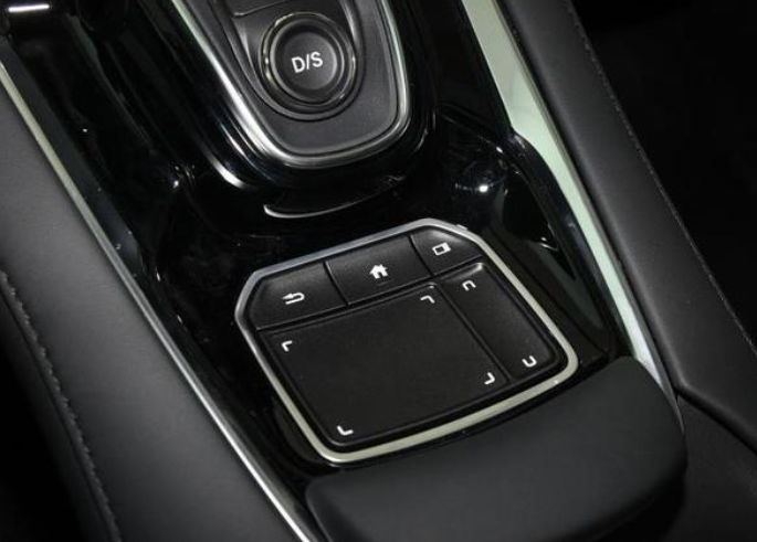 最可惜的SUV，坐它如坐高铁，车长4752mm，价如途昂！