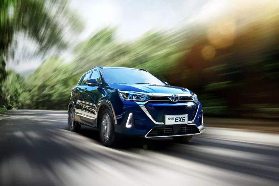 北汽新能源EX5新能源汽车怎么样：外观内饰