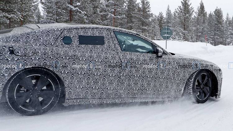 2021-jaguar-xj-spied-with-production-body