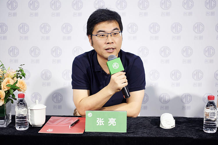名爵6的“赛道绿”也叫“冒险色”？成都车展上汽名爵的大佬们还说了啥？
