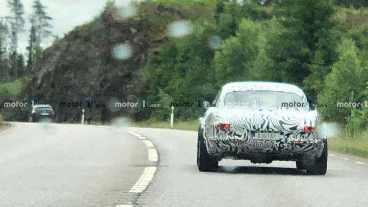 volvo-p1800-spy-photo