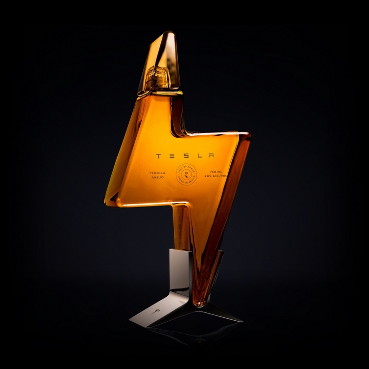 特斯拉开卖龙舌兰酒：金色闪电贵过茅台