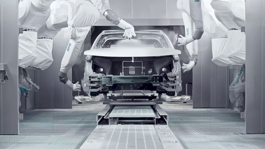 高合工厂油漆车间配备杜尔DURR最新一代涂装机器人