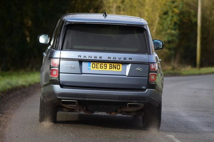 比所谓的插电混动版实际!赏析2020款揽胜P400 Vogue