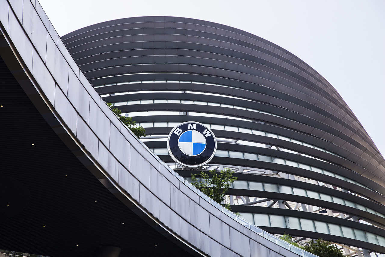 宝马激进转型，未来十年交付1000万辆电动汽车