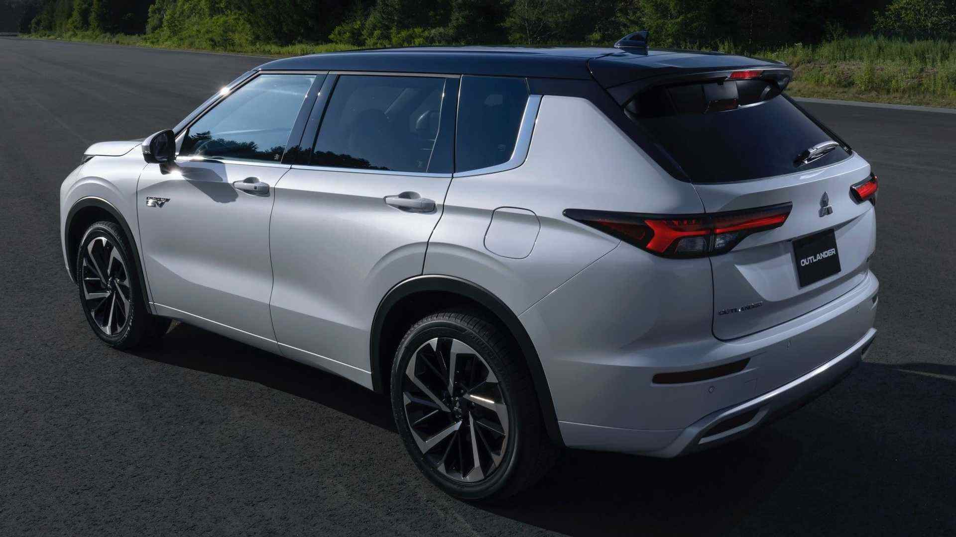 淡定淡定2023-mitsubishi-outlander-phev.jpeg