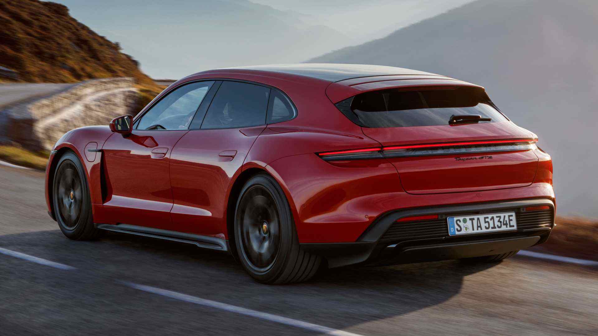 2022-porsche-taycan-gts-sport-turismo (2).jpg