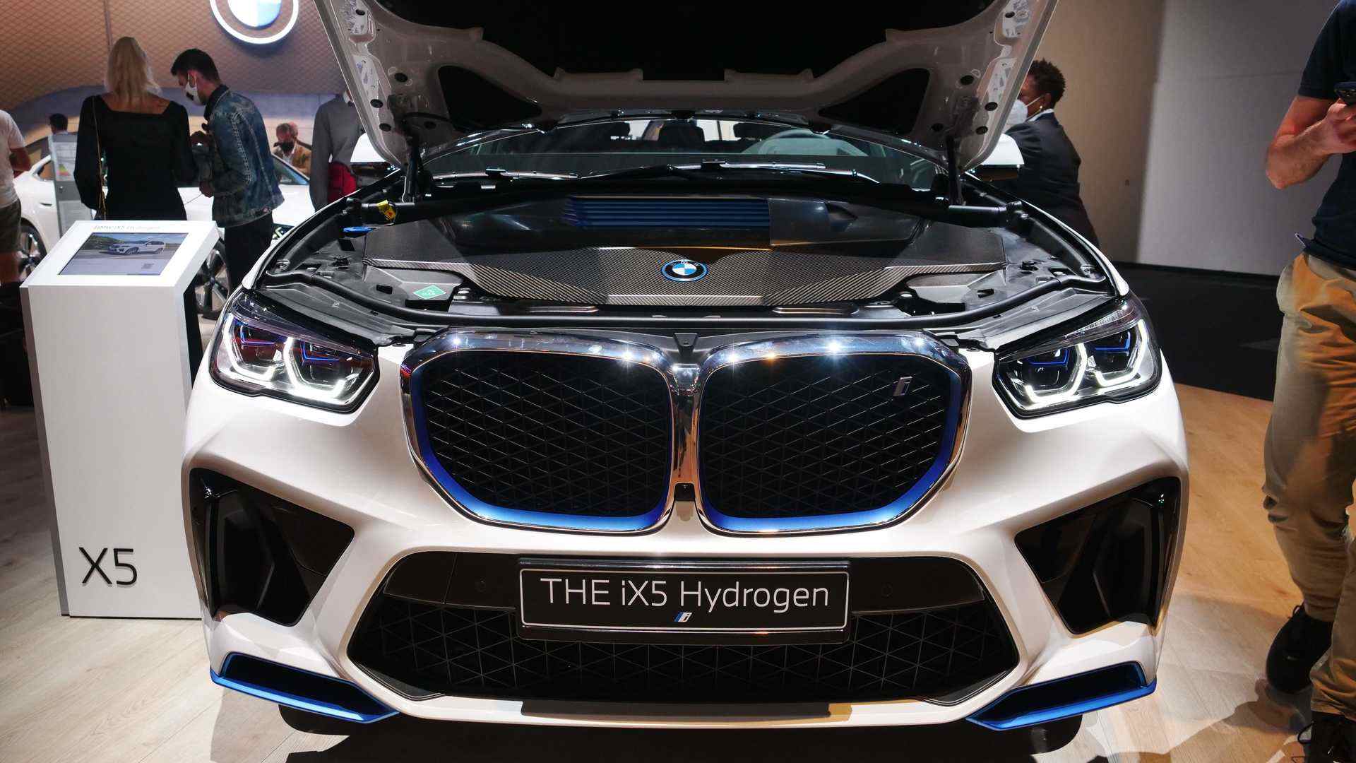 live-photos-of-bmw-ix5-hydrogen-from-iaa-2021.jpg
