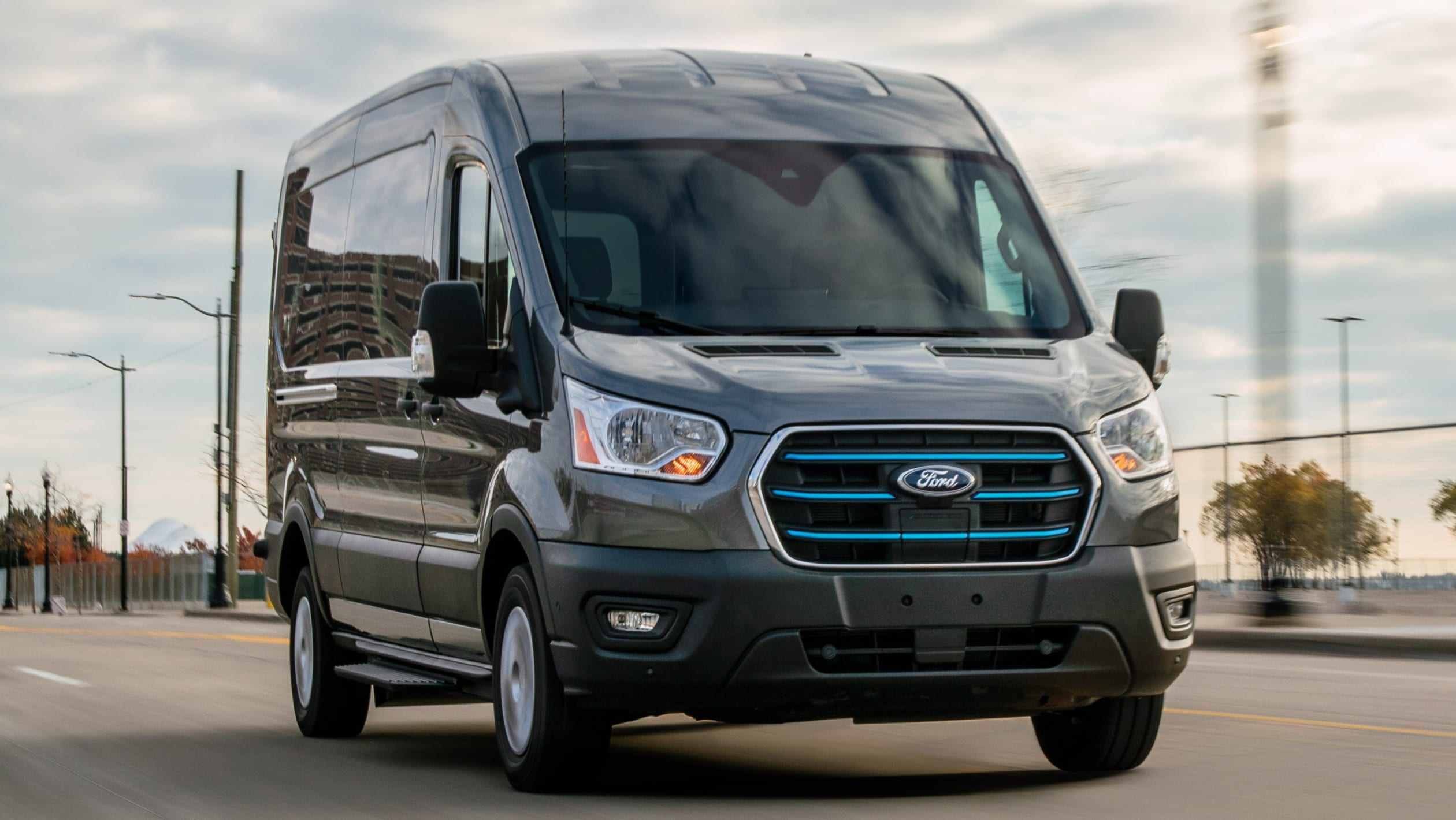 New Ford E-Transit van 2020-3.jpeg
