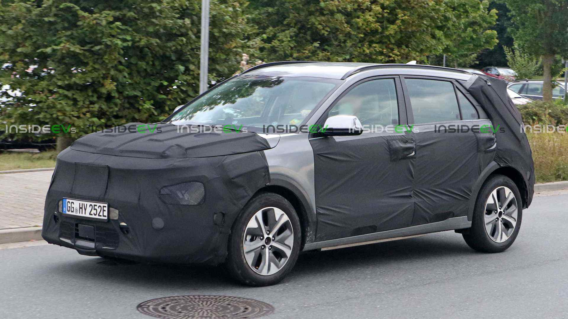 2022-kia-e-niro-niro-ev-spy-photos (1).jpg