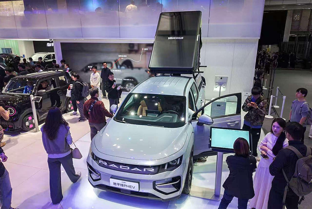 吉利新能源皮卡领航2025广州车展，发布全球首款380V车载放电器