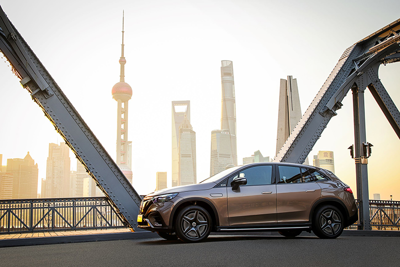 12.作为首款基于EVA纯电平台正向研发的国产豪华纯电SUV，全新EQE纯电SUV迎来中国首秀.jpg